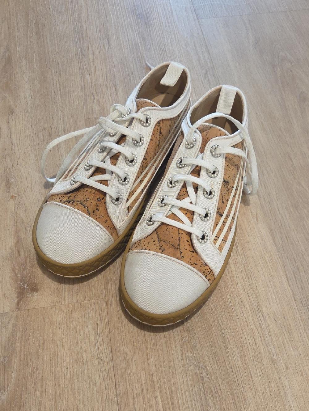Casual Low-Top Sneakers in White and Cork Chanel 39.5